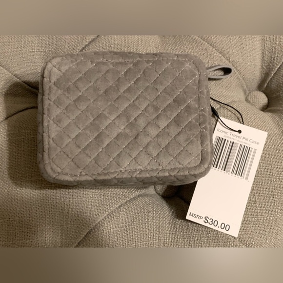 Vera Bradley Beary Merry iconic travel pill case - Picture 3 of 12